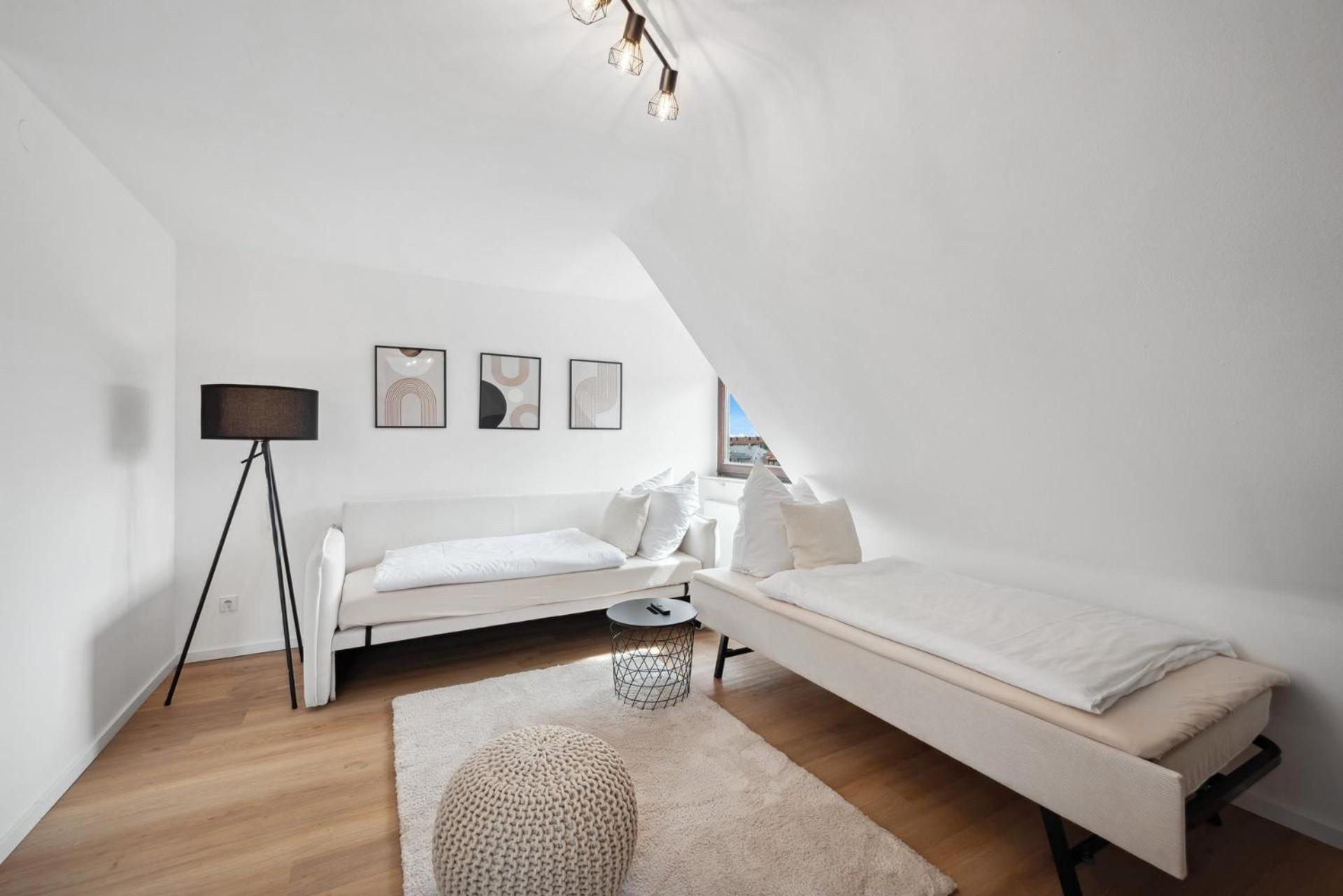 Malu Rooms - Top Lage, Kostenloser Parkplatz, Klima, Netflix, 24H Checkin Ludwigsburg Esterno foto