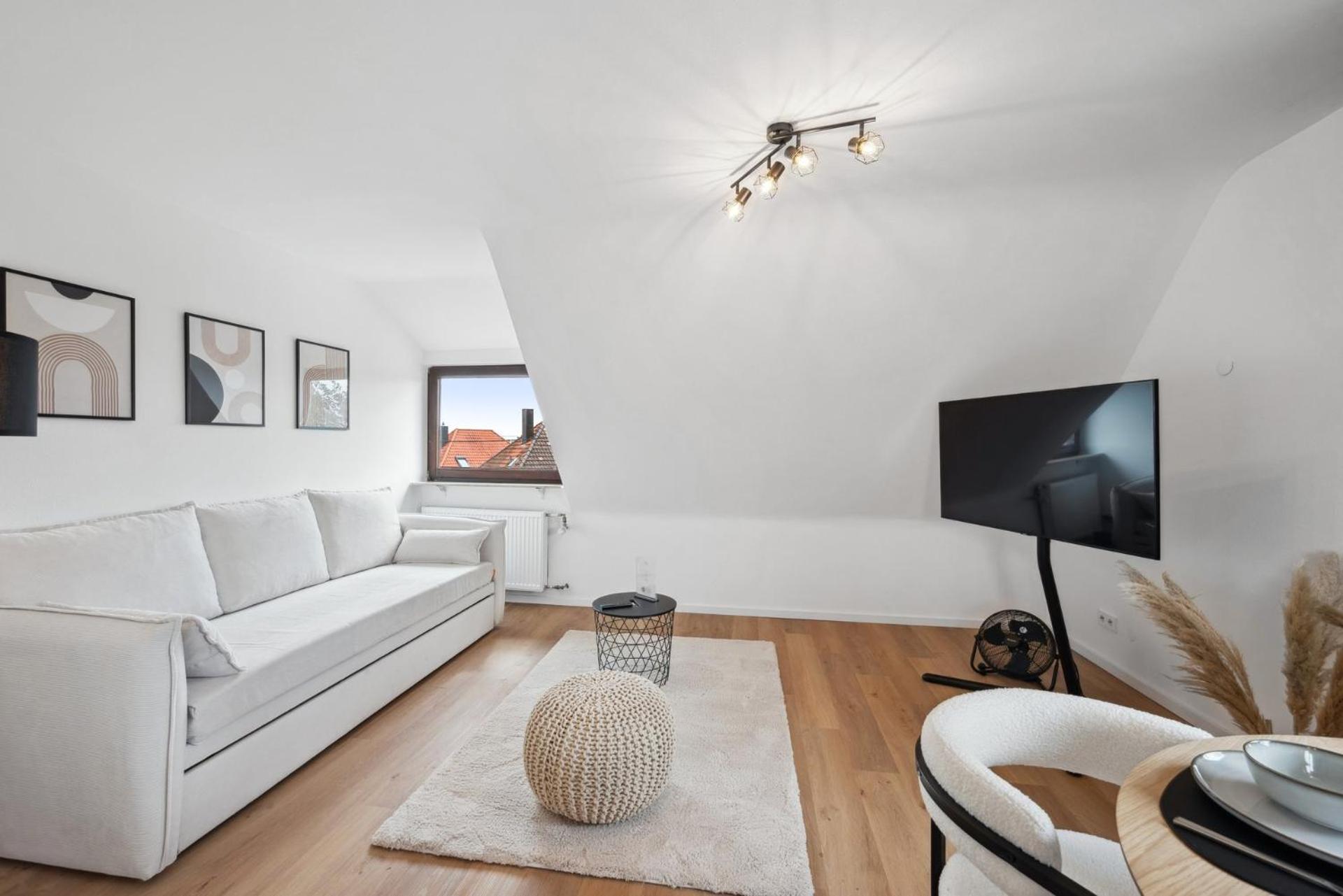 Malu Rooms - Top Lage, Kostenloser Parkplatz, Klima, Netflix, 24H Checkin Ludwigsburg Esterno foto