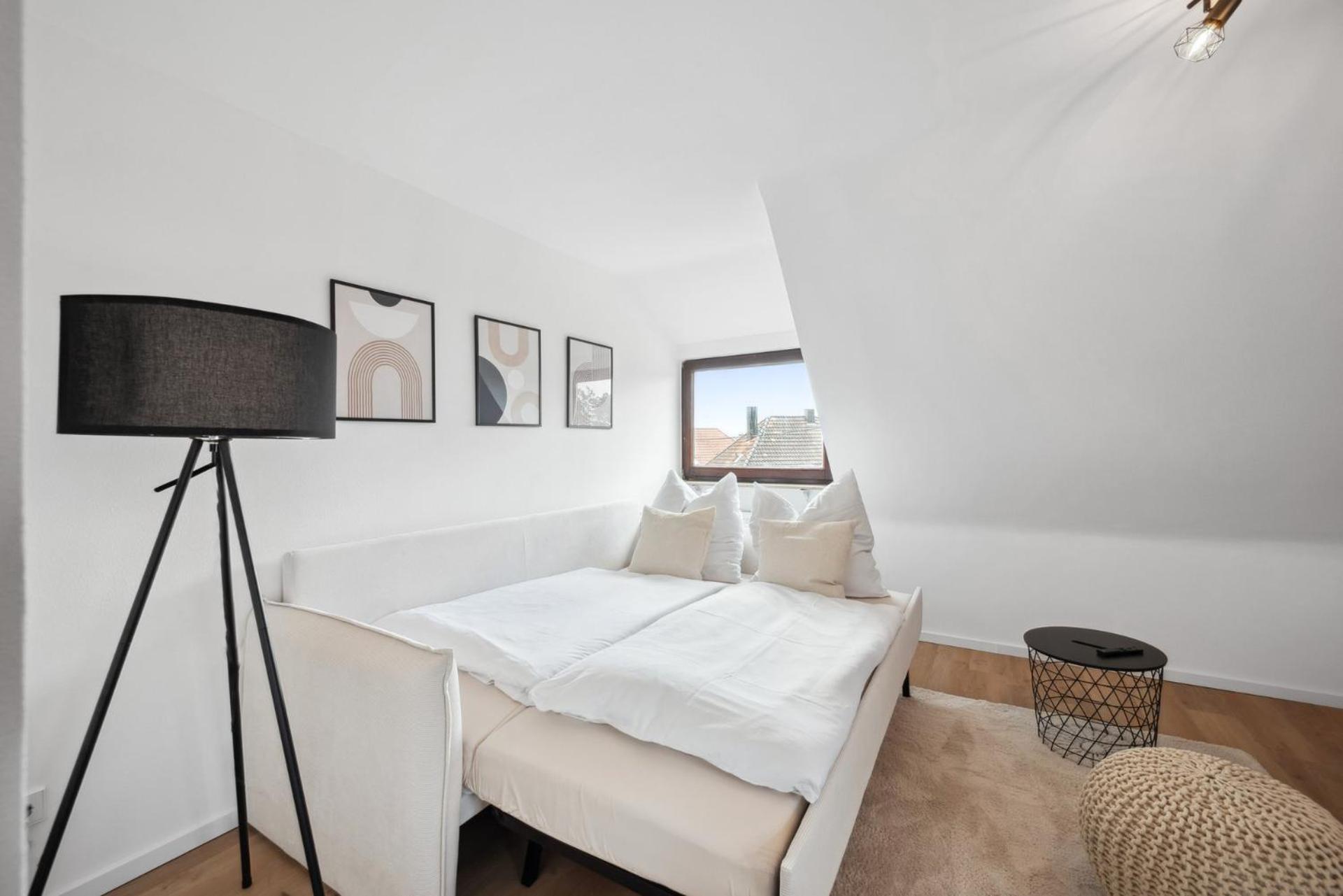 Malu Rooms - Top Lage, Kostenloser Parkplatz, Klima, Netflix, 24H Checkin Ludwigsburg Esterno foto