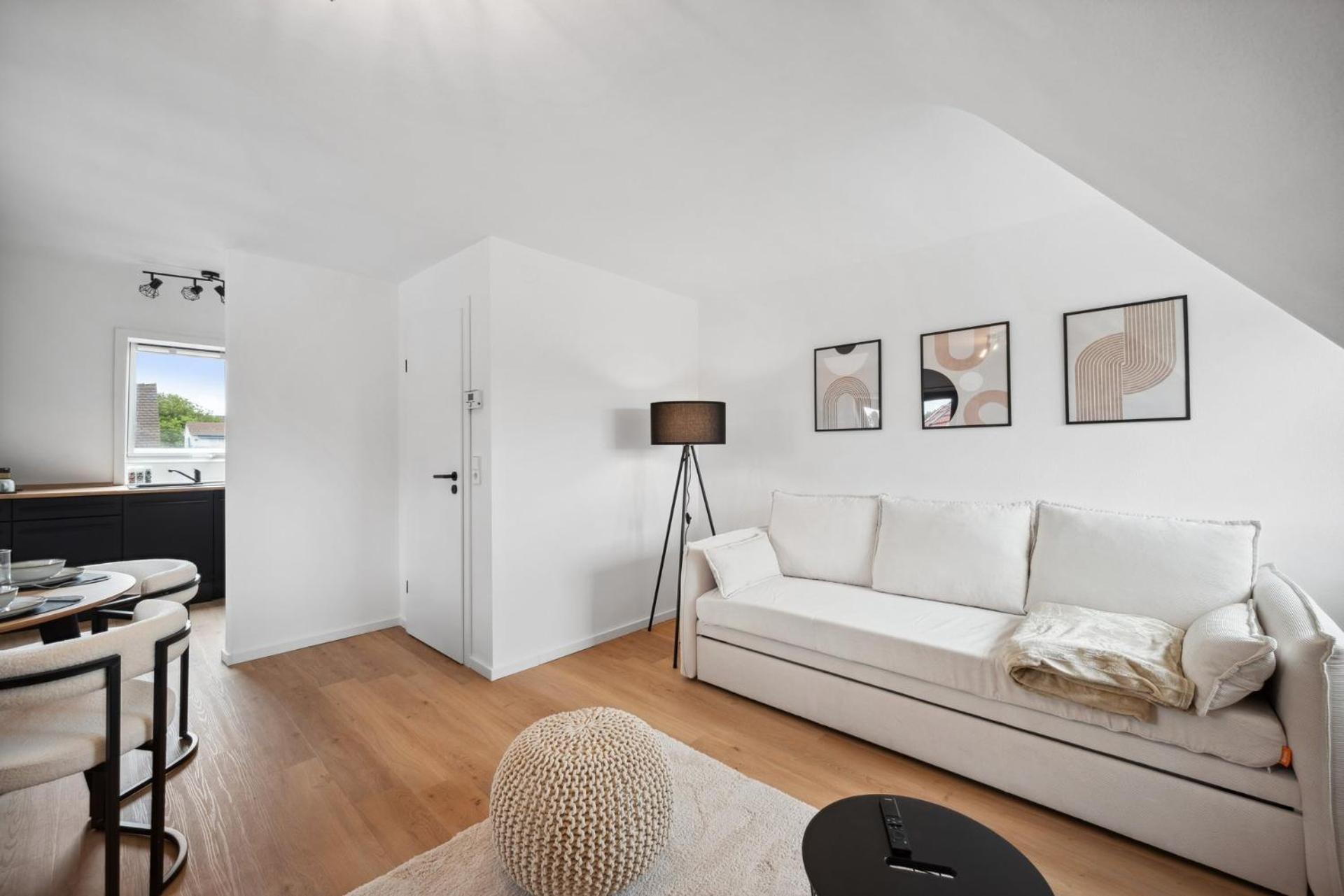 Malu Rooms - Top Lage, Kostenloser Parkplatz, Klima, Netflix, 24H Checkin Ludwigsburg Esterno foto