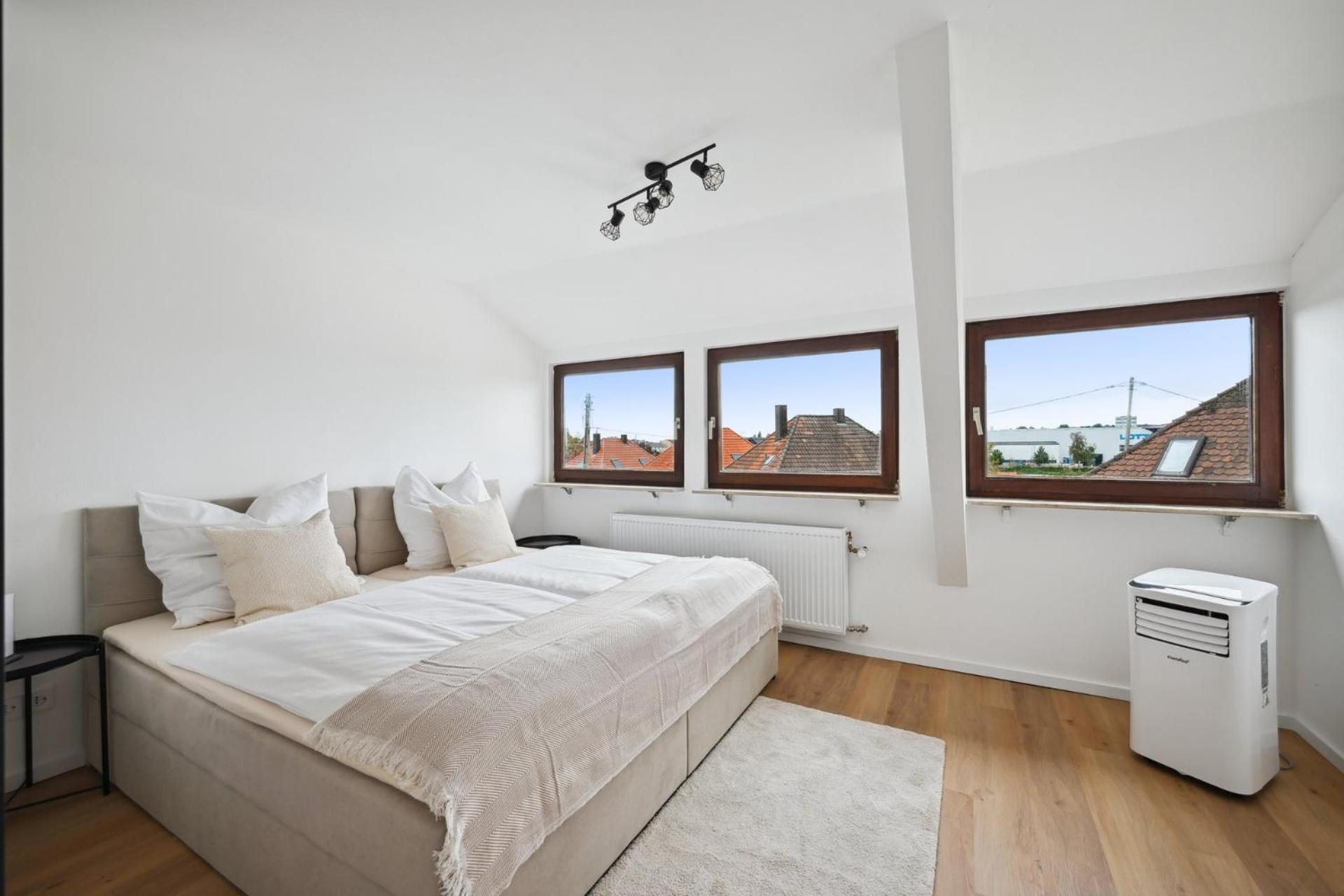 Malu Rooms - Top Lage, Kostenloser Parkplatz, Klima, Netflix, 24H Checkin Ludwigsburg Esterno foto